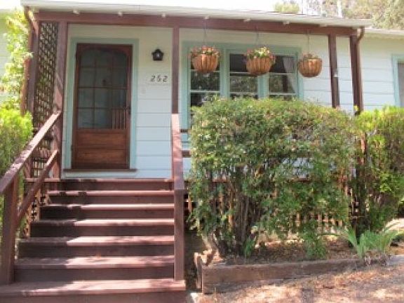 Front Entry with Front Po