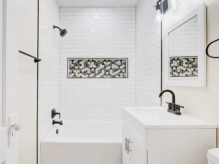 338 E Webster Ave — Photo 7