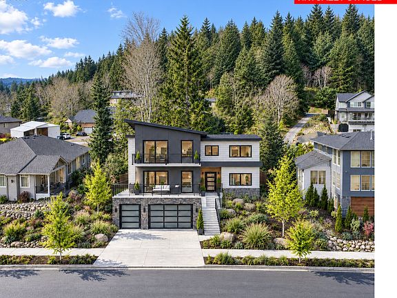 4th image of 1697 N Columbia Ridge Way