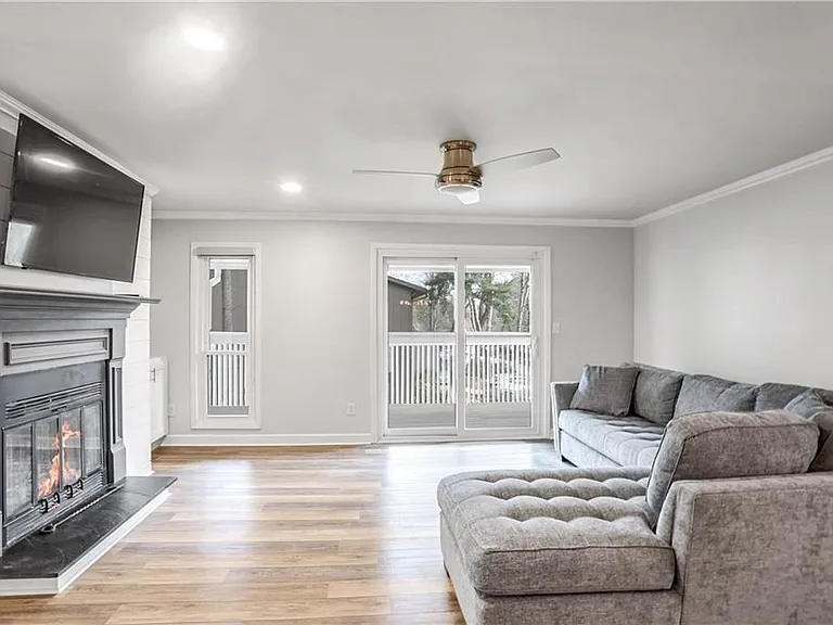1506 Cumberland Ct SE — Photo 2