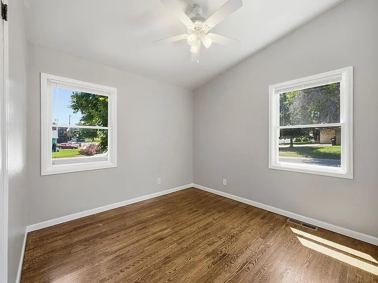 2333 W 25th Street Rd — Photo 13