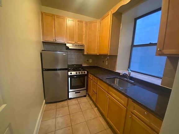 3rd image of 243 W 99th St APT 5
