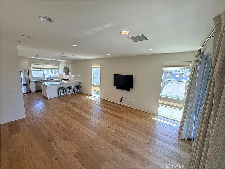 1527 Sullivan Ave — Photo 14