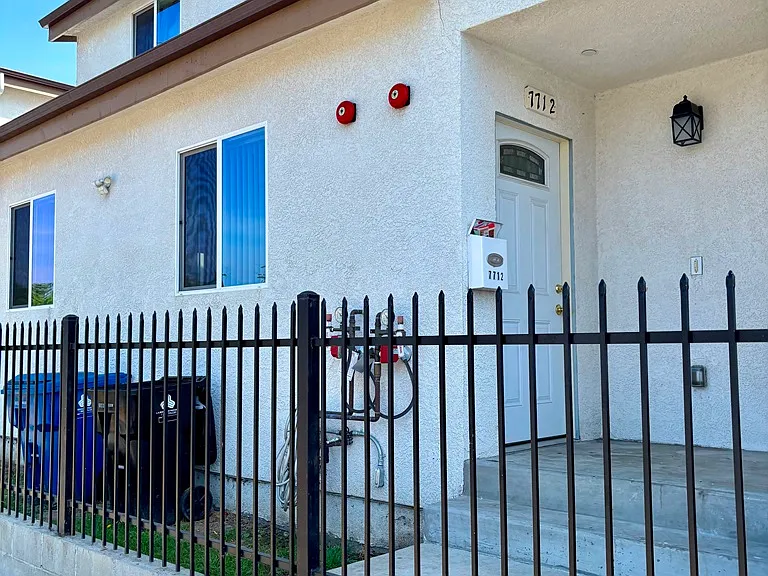 7712 S Hoover St — Photo 5