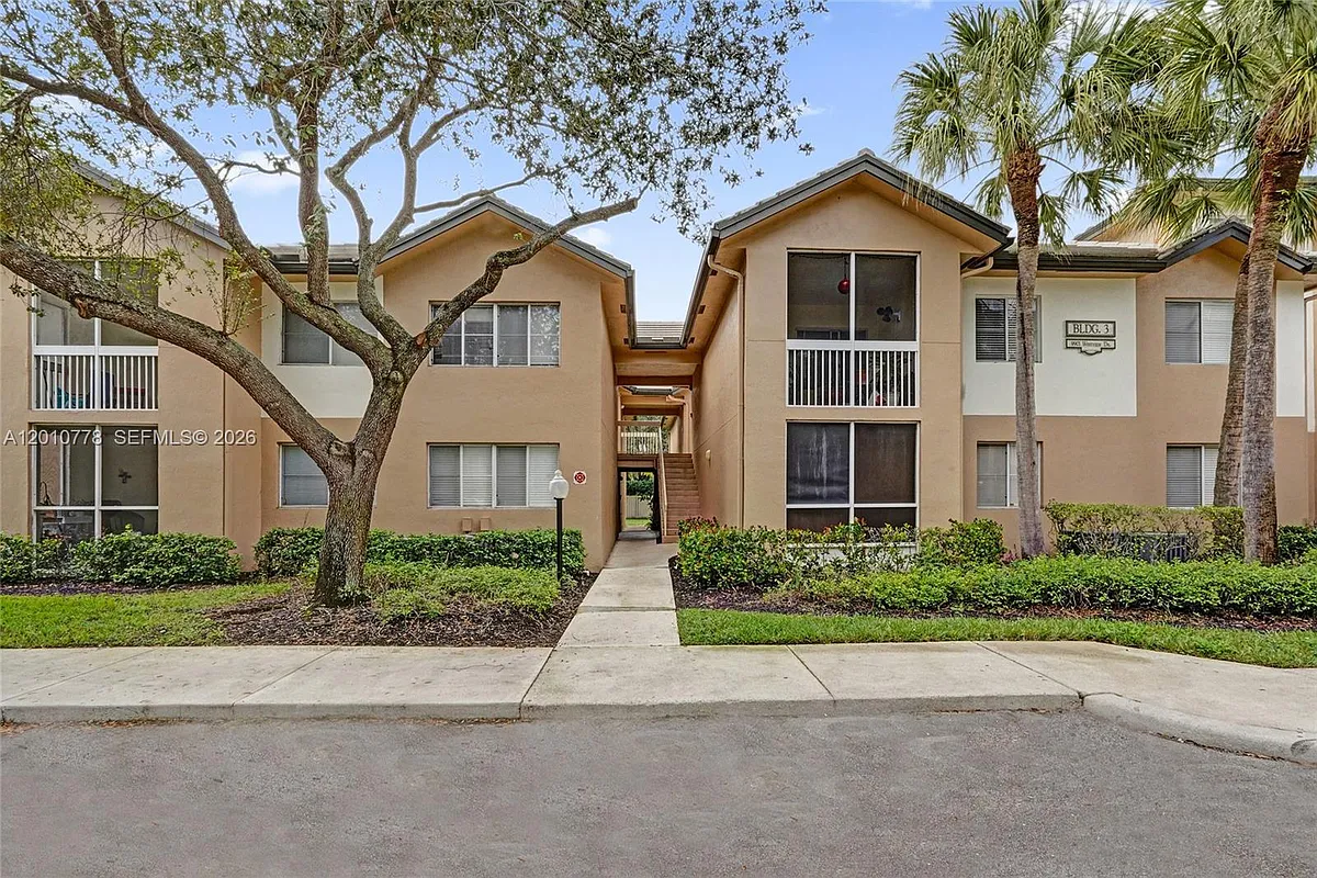 Building Photo - 9901 Westview Dr #325