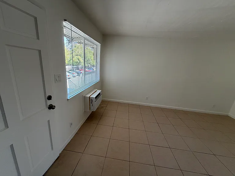 927 Fitzuren Rd #1 — Photo 6