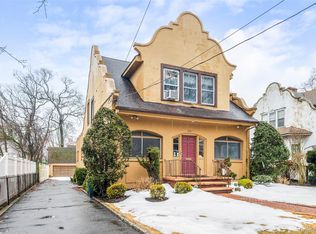 251 Smith St, Freeport, NY 11520