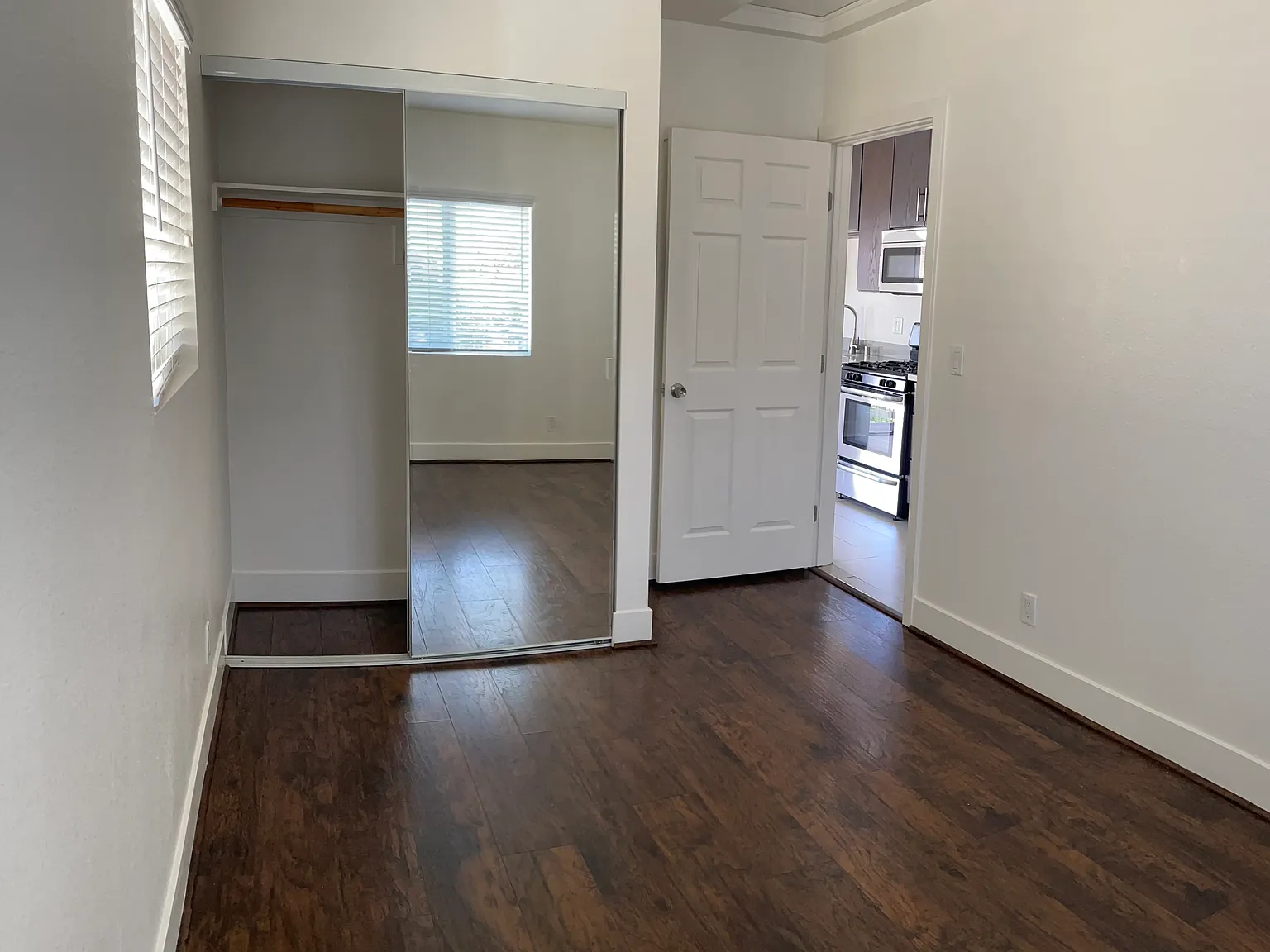 1 bed, 400 sqft, $2,500 — Photo 4