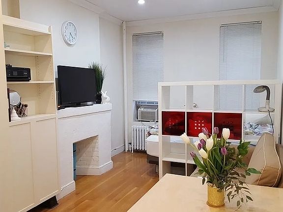 3rd image of 220 Sullivan St APT 4F
