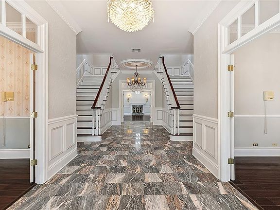 5th image of 288 Doral Ln
