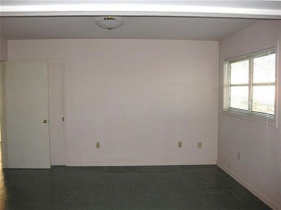 5th image of 143 E Caldwood Dr