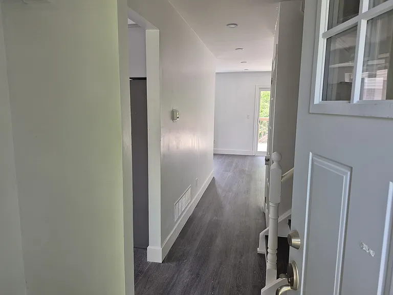 409 Cobblehill Dr — Photo 2