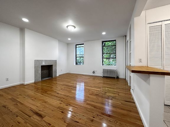 5th image of 435 E 6th St APT 3R