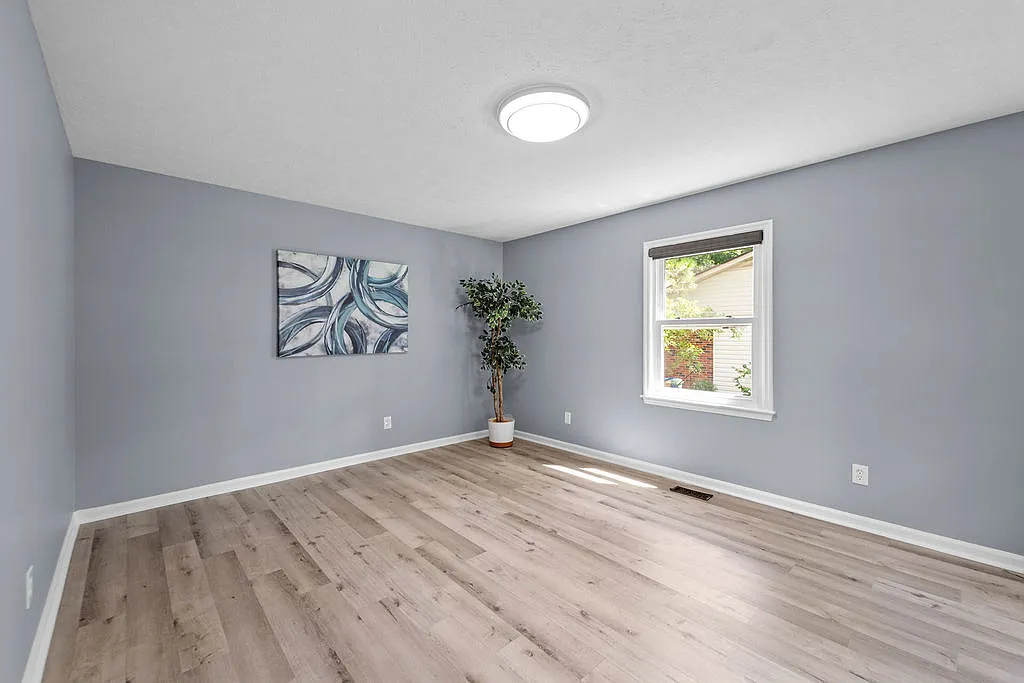 4 bed, 2.5 bath, 2300 sqft, $2,600 — Photo 3