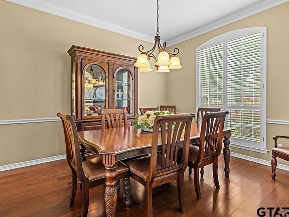 5th image of 1221 Parkview Dr