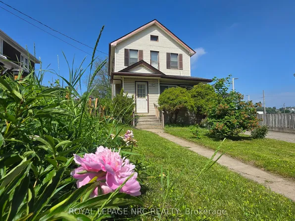 4425 Hiram St, Niagara Falls, ON L2E 1A2