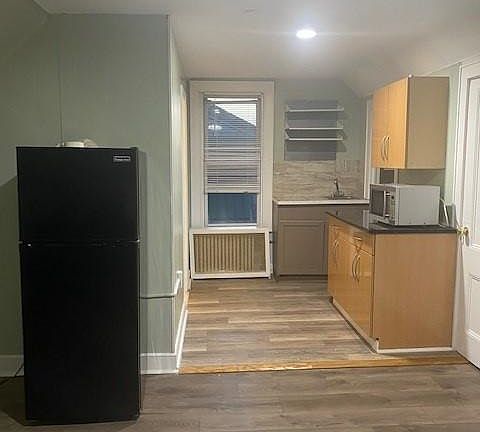 Kitchenette, no stove