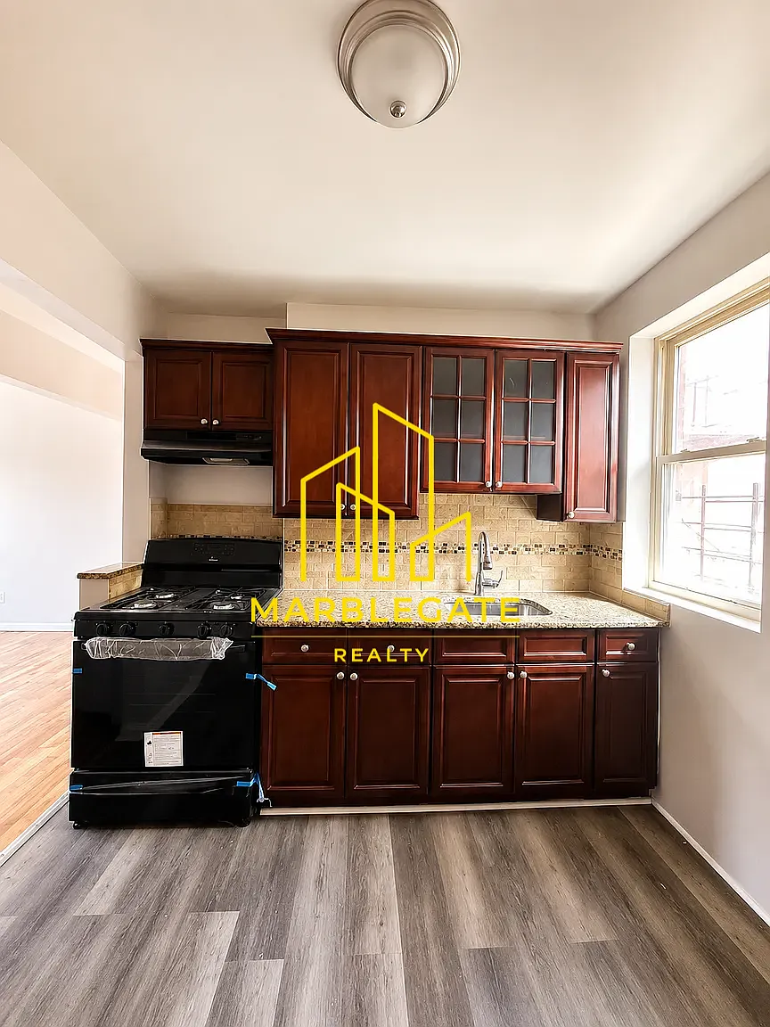 2 bed, 850 sqft, $1,650 — Photo 1