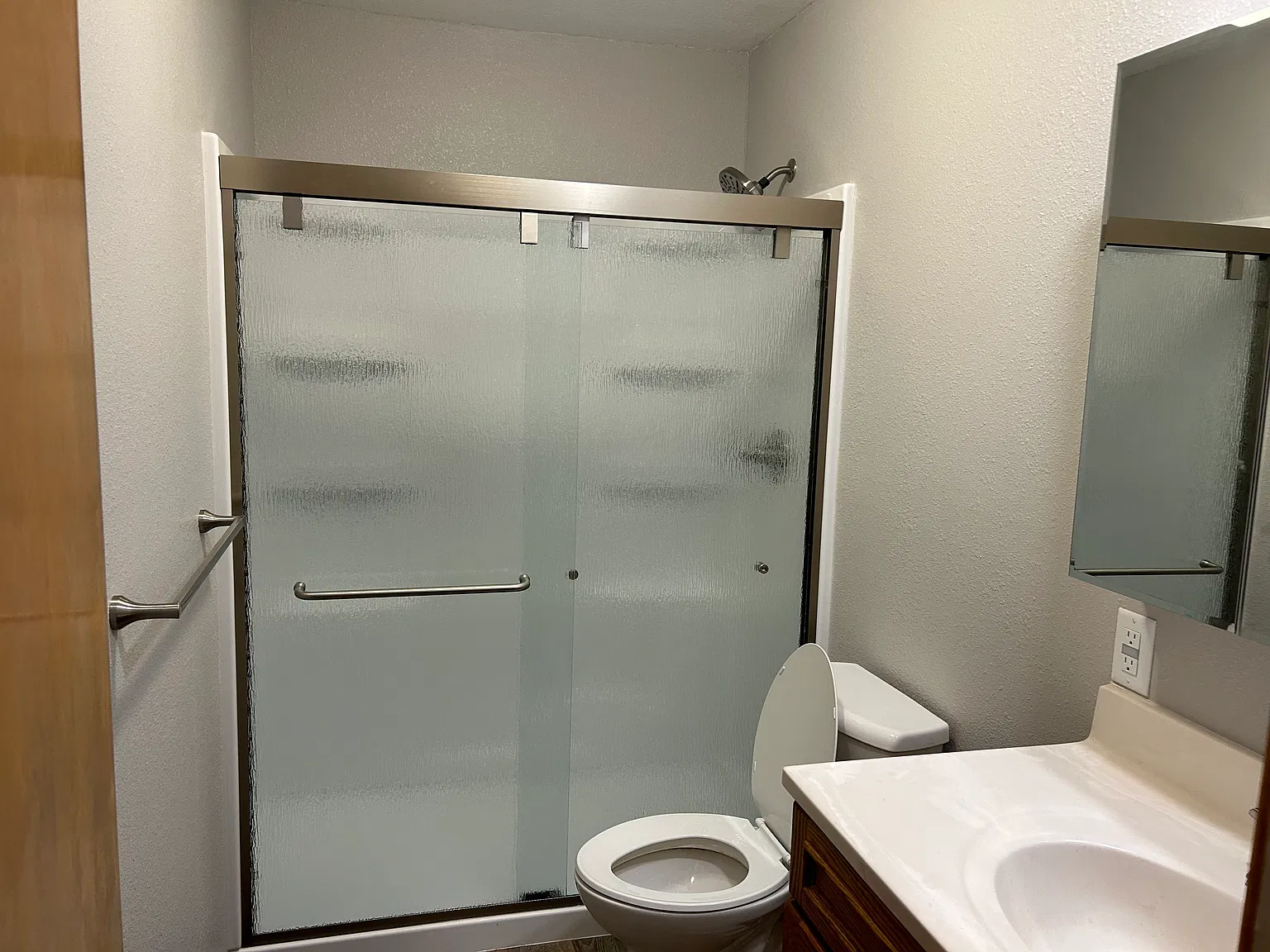 3 bed, 1040 sqft, $1,550 — Photo 2