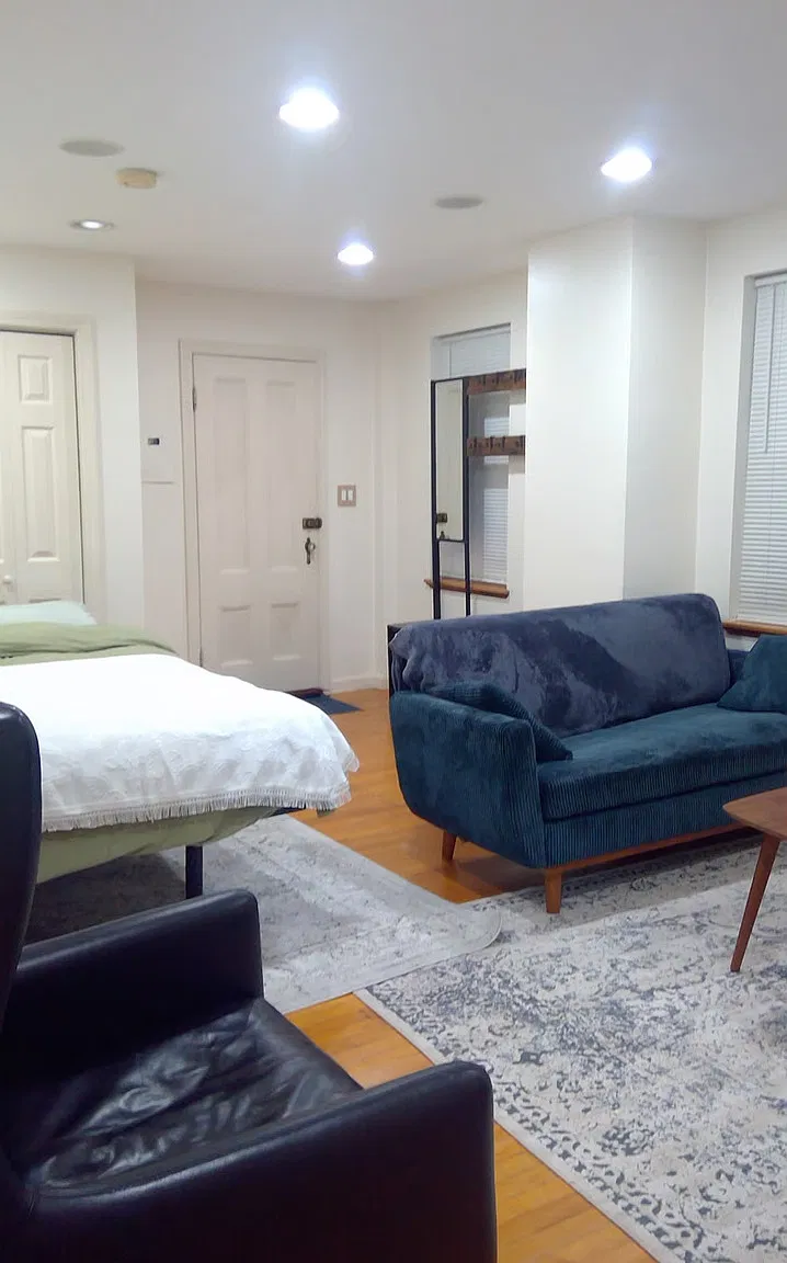 Studio, 700 sqft, $2,175 — Photo 2