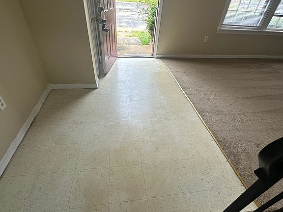 5th image of 411 Acreview Dr