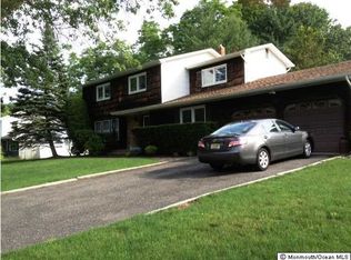 28 Duncan Dr, Morganville, NJ 07751