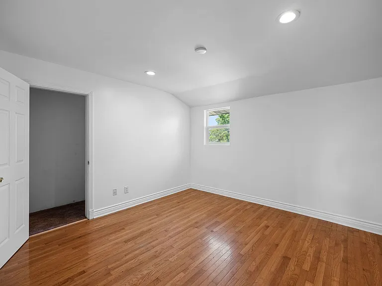 1028 W Chelan Ave — Photo 21