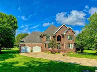 315 Country Club Ln, Murray, KY 42071