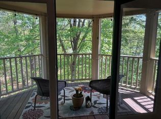 9 Bartemus Trl, Nashua, NH 03063