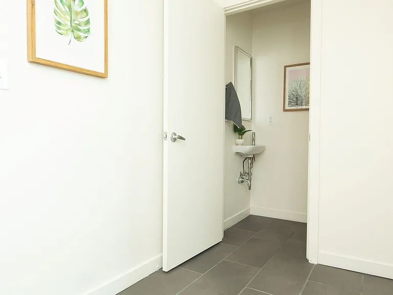 The George Apartments — Photo 9