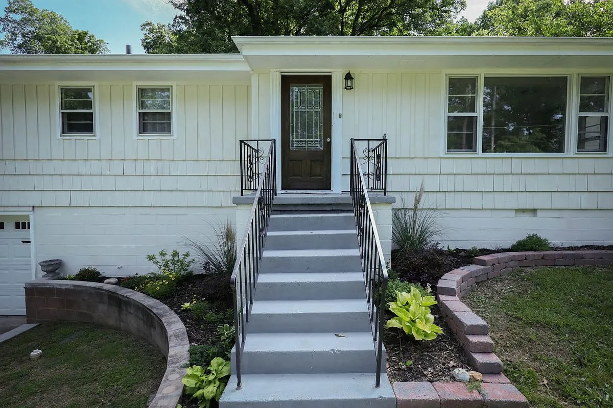 4 bed, 2.0 bath, 1562 sqft, $2,250 — Photo 3