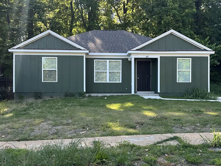 457 Fernhill Cv — Photo 2
