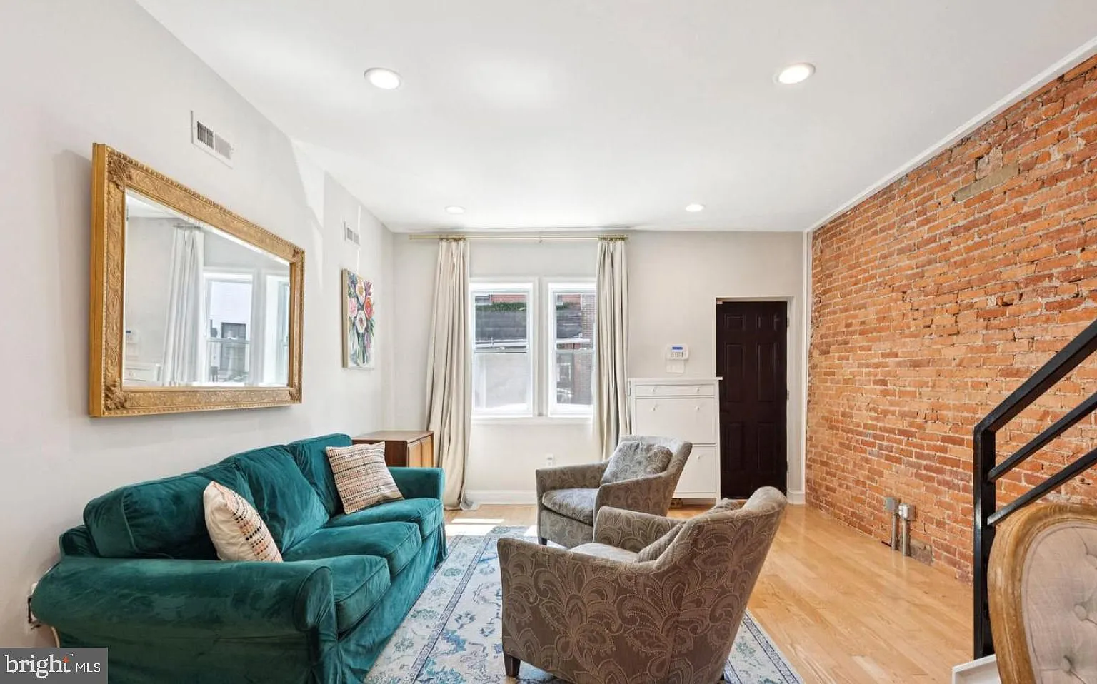 2 bed, 1.5 bath, 1080 sqft, $2,250 — Photo 2