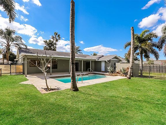 4th image of 11647 Anhinga Dr