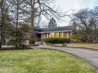 1060 Oak Ridge Dr, Glencoe, IL 60022