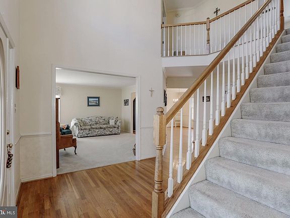 4th image of 5 Nassau Ct