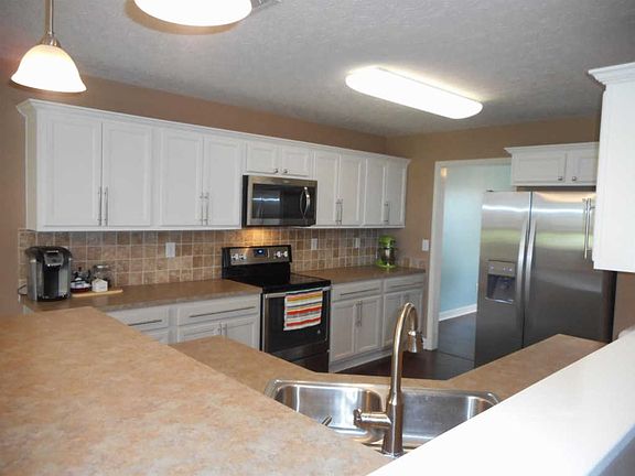 3rd image of 1010 Cobble Dr