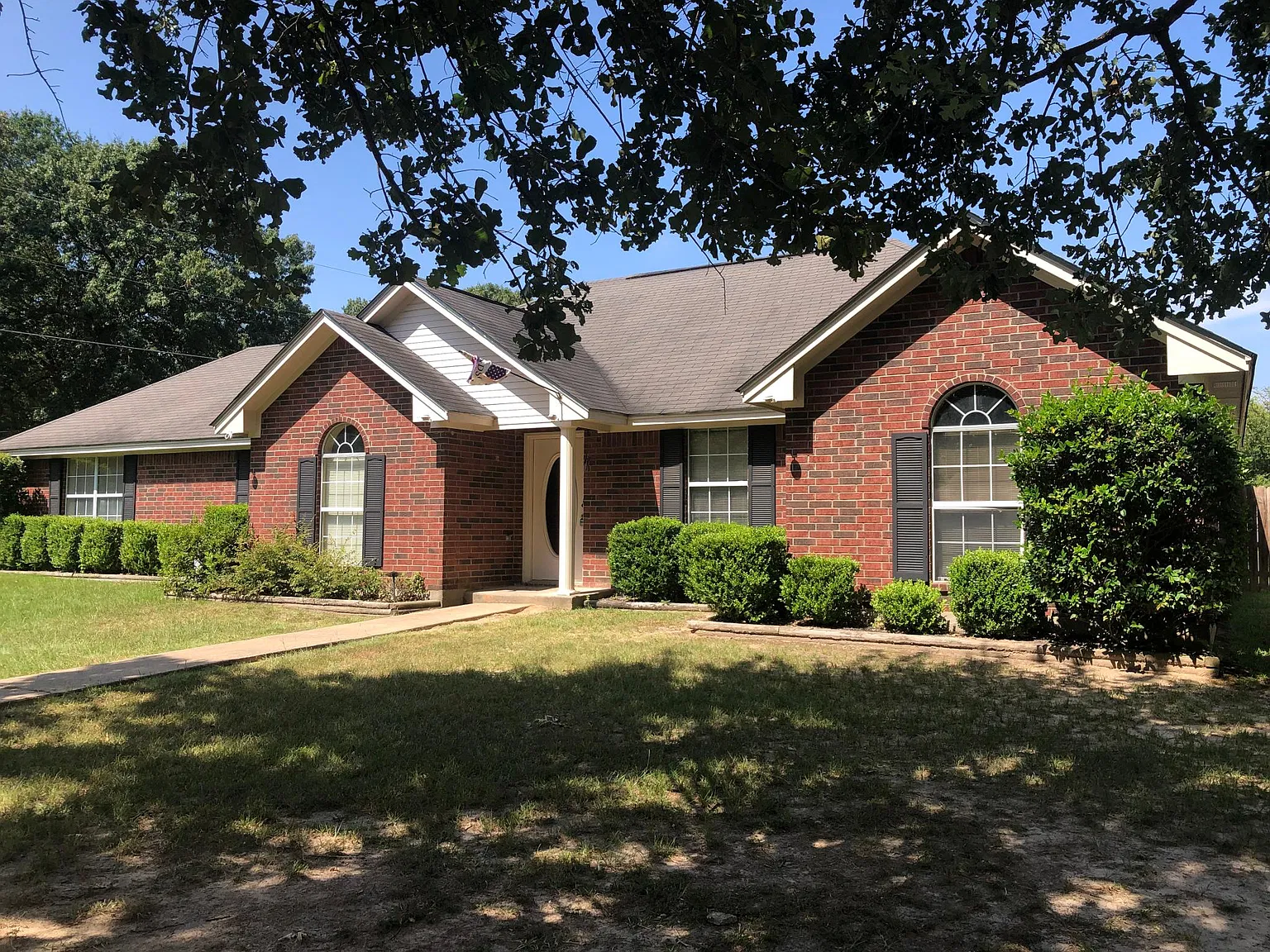 3 bed, 1696 sqft, $1,725 — Photo 2