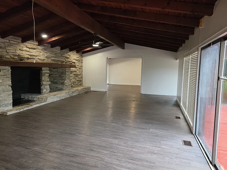 1002 W Bear Creek Rd — Photo 11