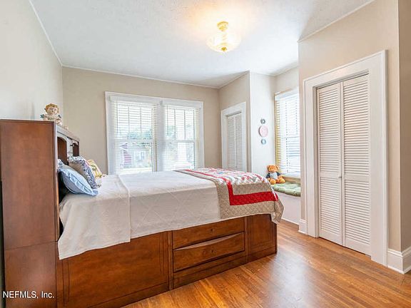 5th image of 4443 Beverly Ave