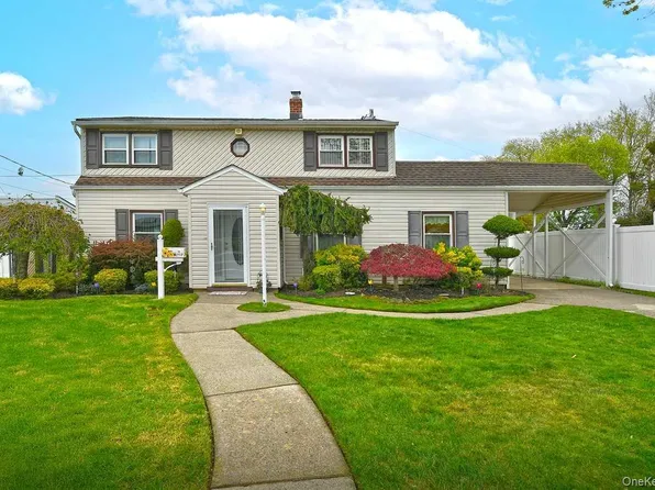 203 Saddle Lane, Levittown, NY 11756