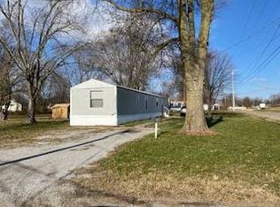 336 Fairview St, Flora, IL 62839