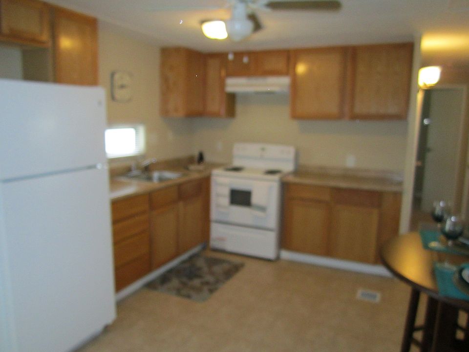 2nd image of 126 Amsterdam St