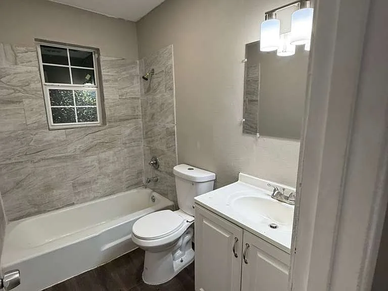 2522 Normont Cir #2522 — Photo 5
