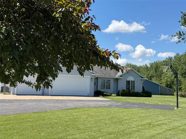 3334 E Freeland Rd, Freeland, MI 48623