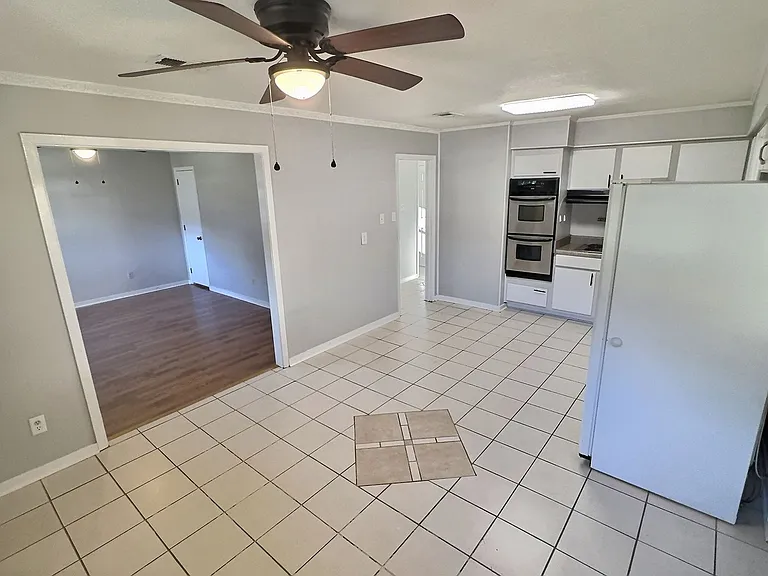 302 Hunter Dr — Photo 7