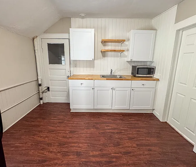 1121 Broadway Ave NW #2 — Photo 5