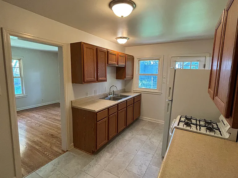 253 Garfield Ave #B — Photo 2