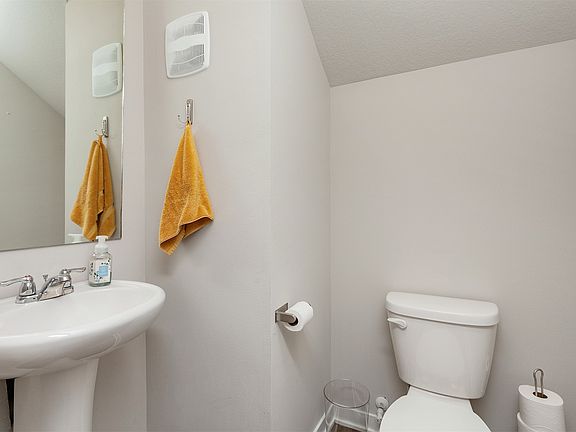 4th image of 2803 NW 34th Ln