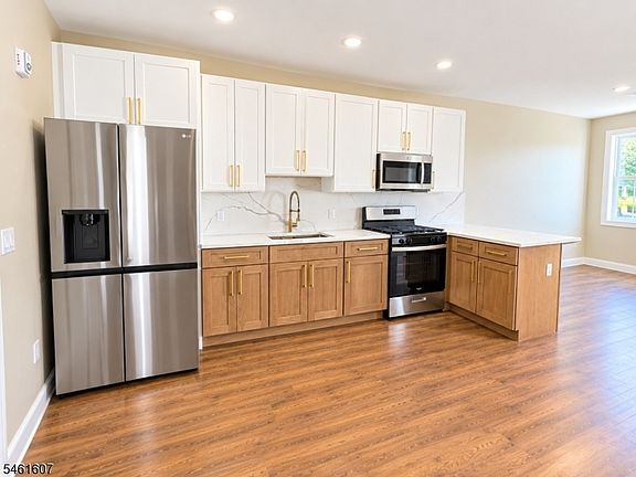 5th image of 17 Wickham St #302
